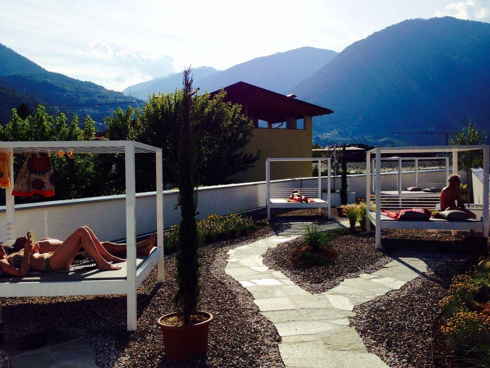Schlosshof Charme Resort - Hotel & Camping Lana Exteriör bild